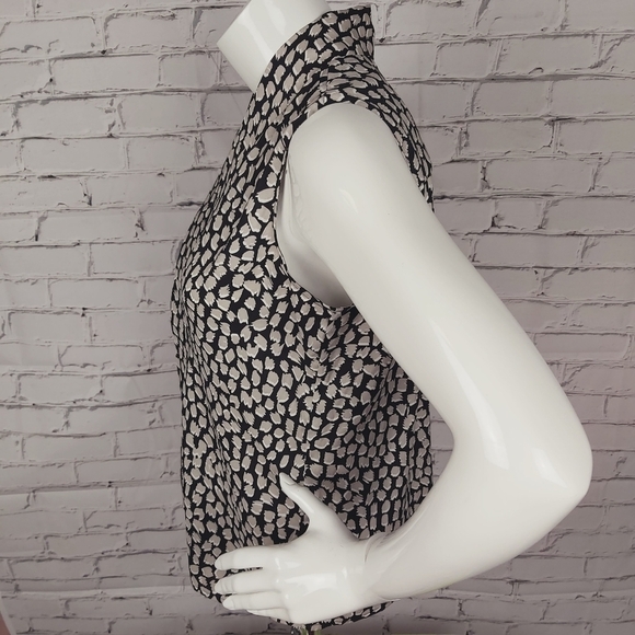 Calvin Klein Sleeveless V-neck Top‎ - Picture 4 of 11